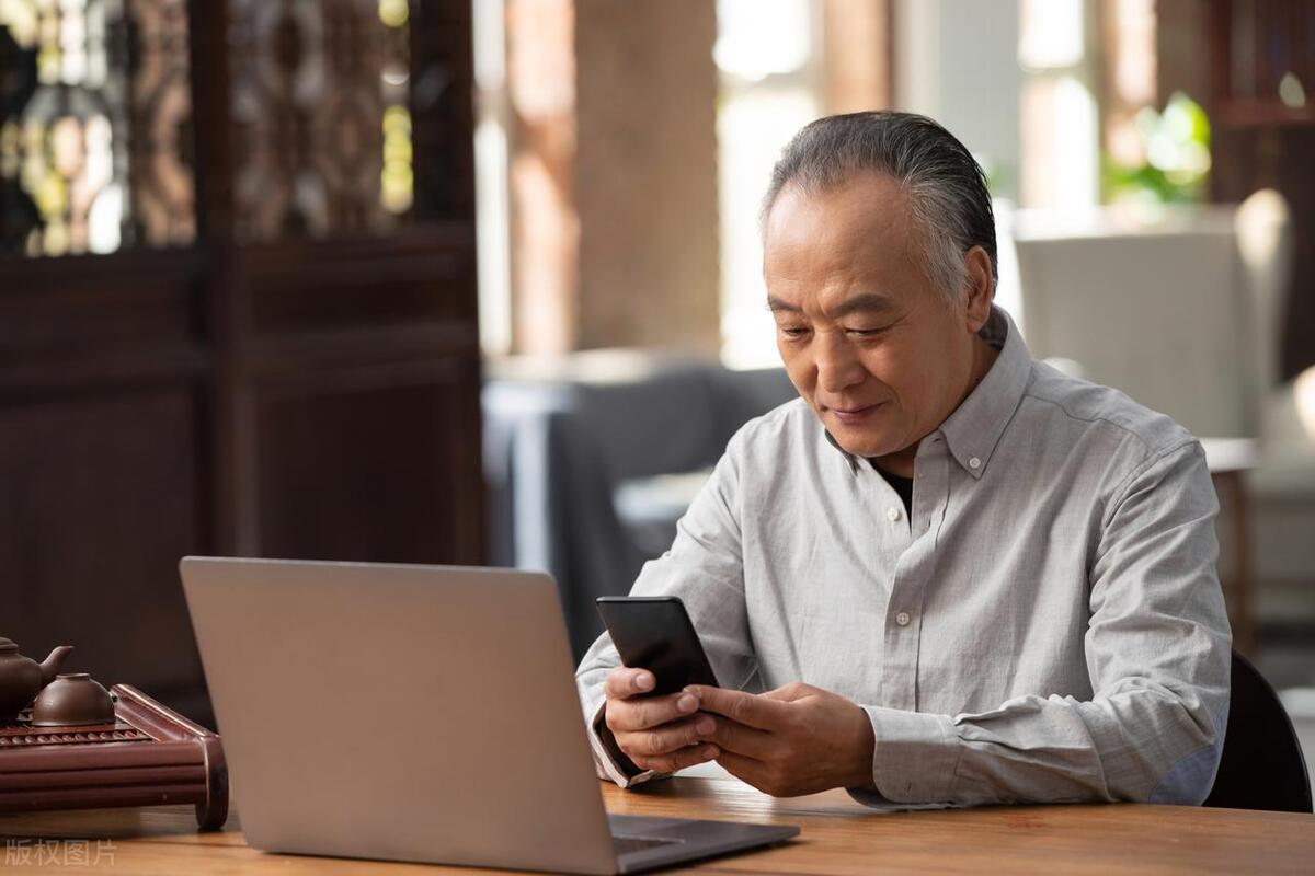 老秦参加了一次同学聚会，竟气得嗝屁着凉，什么原因呢？且听原委