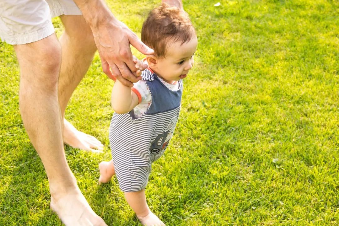 宝宝脸上白斑可能是什么,白癜风初期症状是不是白斑在脸上