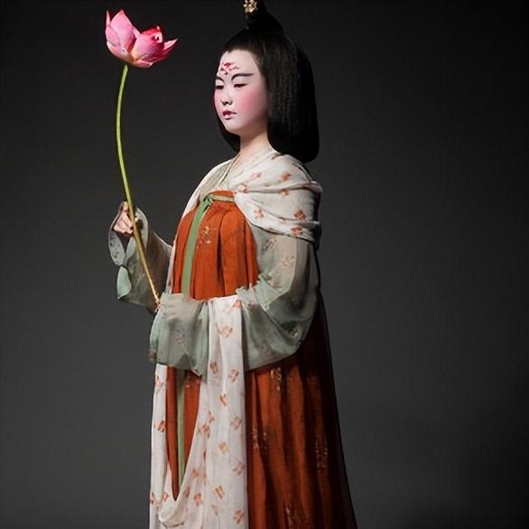 唐朝服饰袒胸露背,唐朝女子内衣服饰