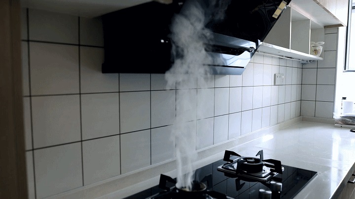 夏天做饭好热像蒸笼,夏天高温厨房装修