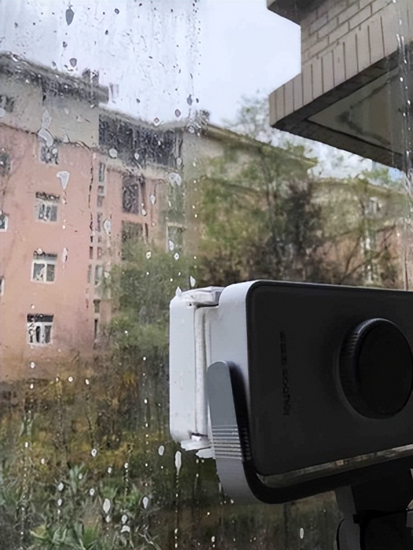 擦窗户玻璃的最快最干净的妙招,怎么擦玻璃窗又快又干净不留水痕