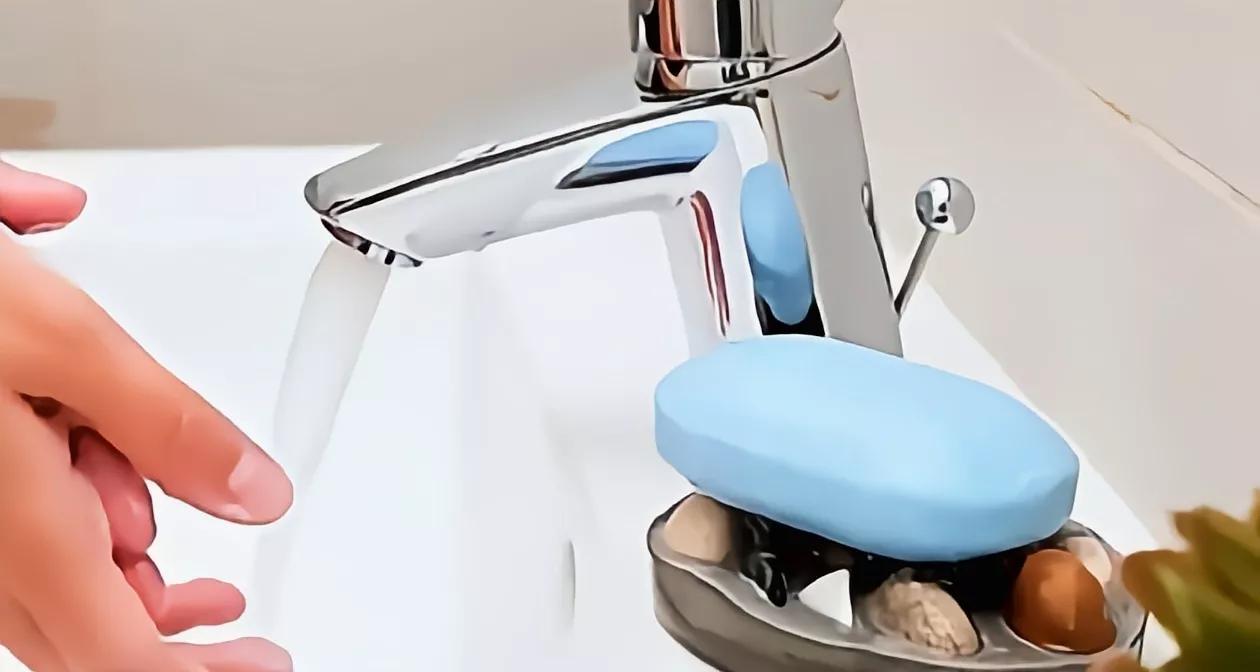 风油精真的能擦掉皮具上的胶印吗,风油精真的可以去除皮包上的污渍