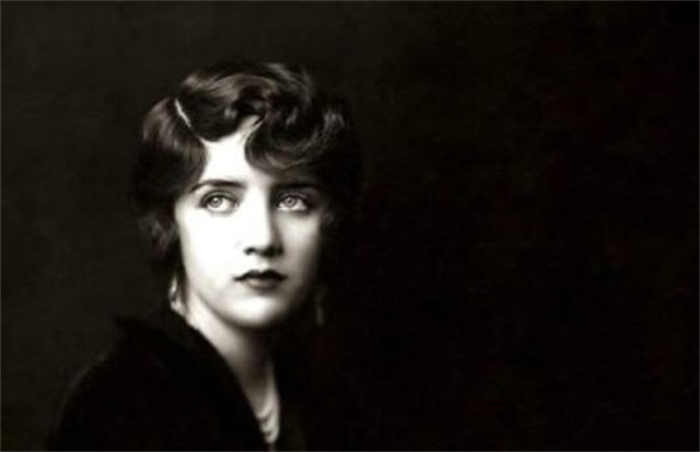 19岁爱上叶赛宁却只被他当情人，10年后，叶赛宁自杀，她坟前殉情