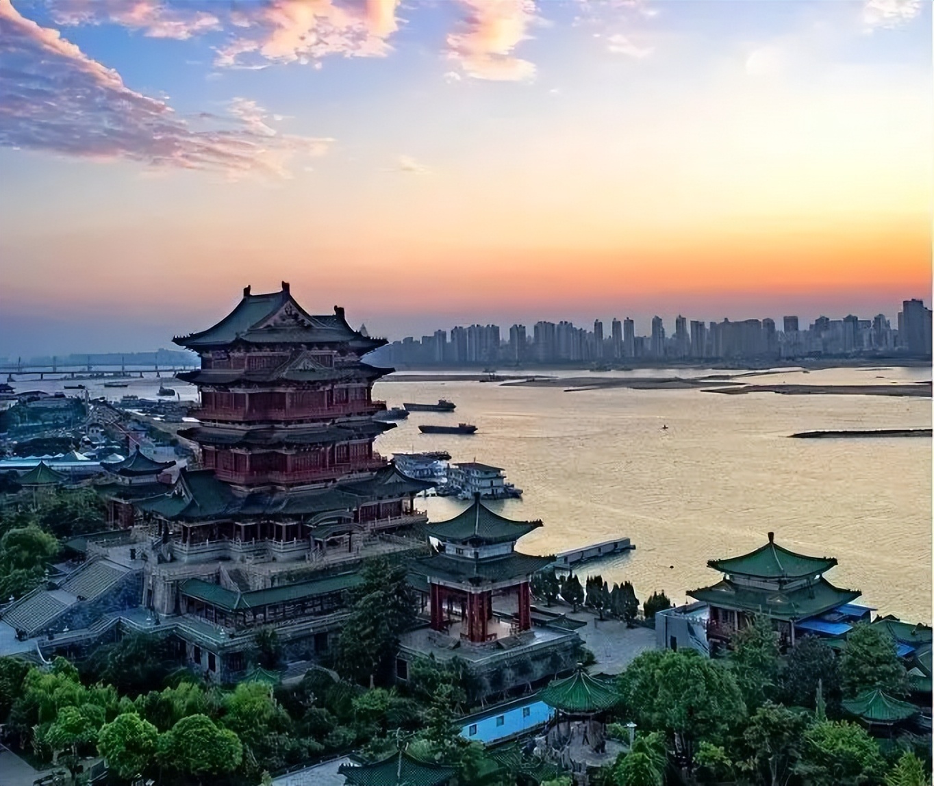 看完薛之谦演唱会也要逛逛美食城,薛之谦演唱会场外美食