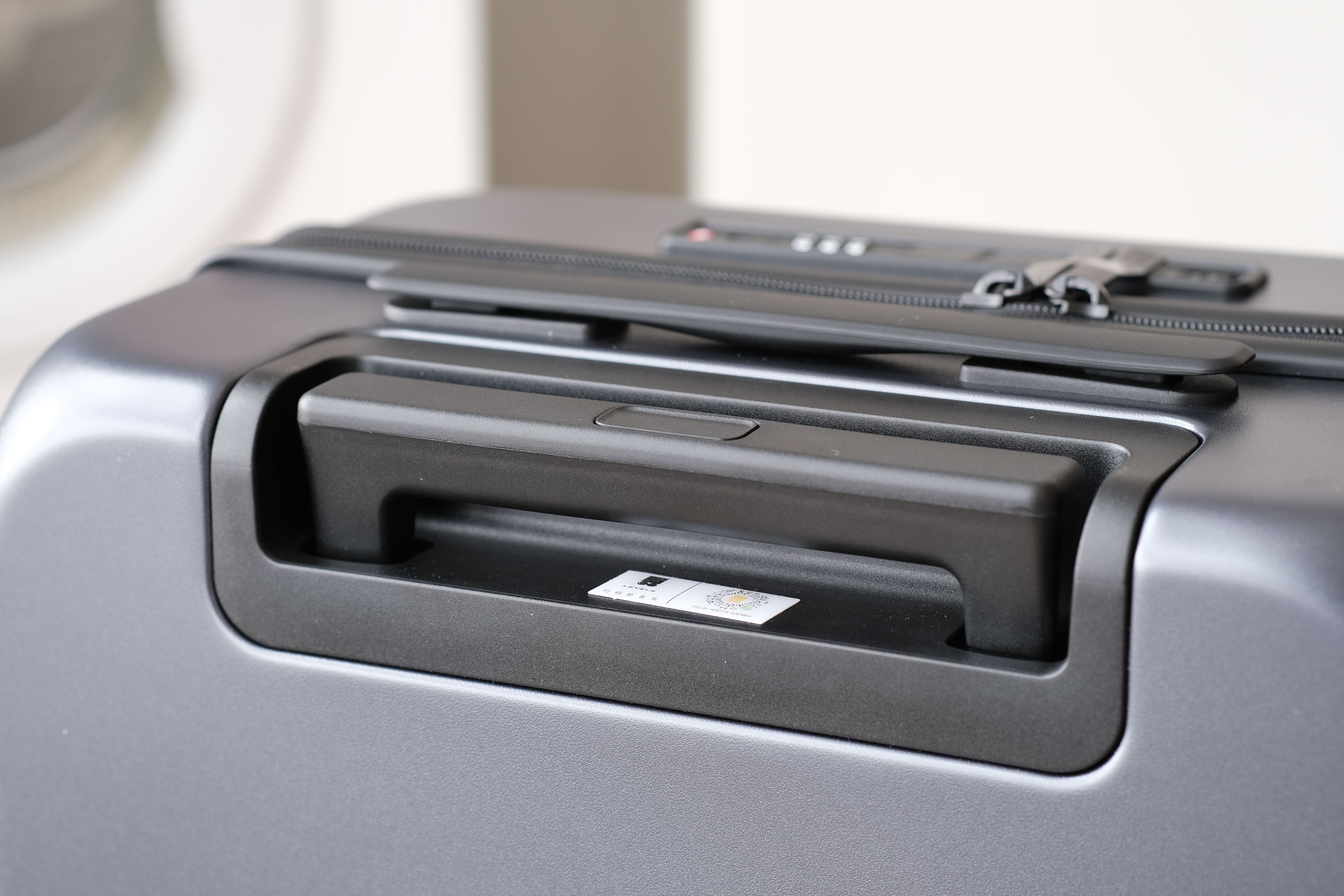 陪你走过人生四季，地平线8号ONETOUCH前开门行李箱测评