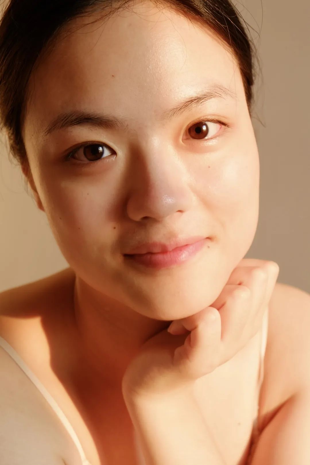 寸头、素颜、脱掉bra......她们拒绝「美丽绑架」