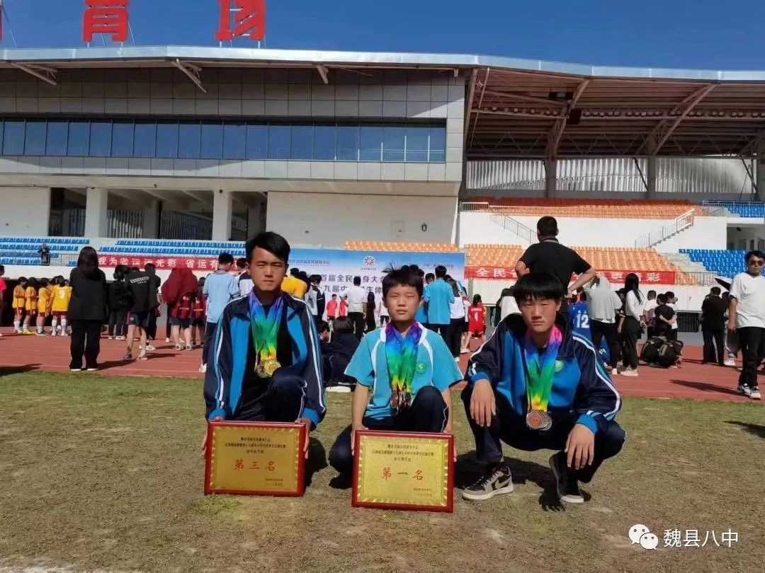热烈祝贺学校篮球队夺冠,热烈祝贺运动健儿夺得冠军