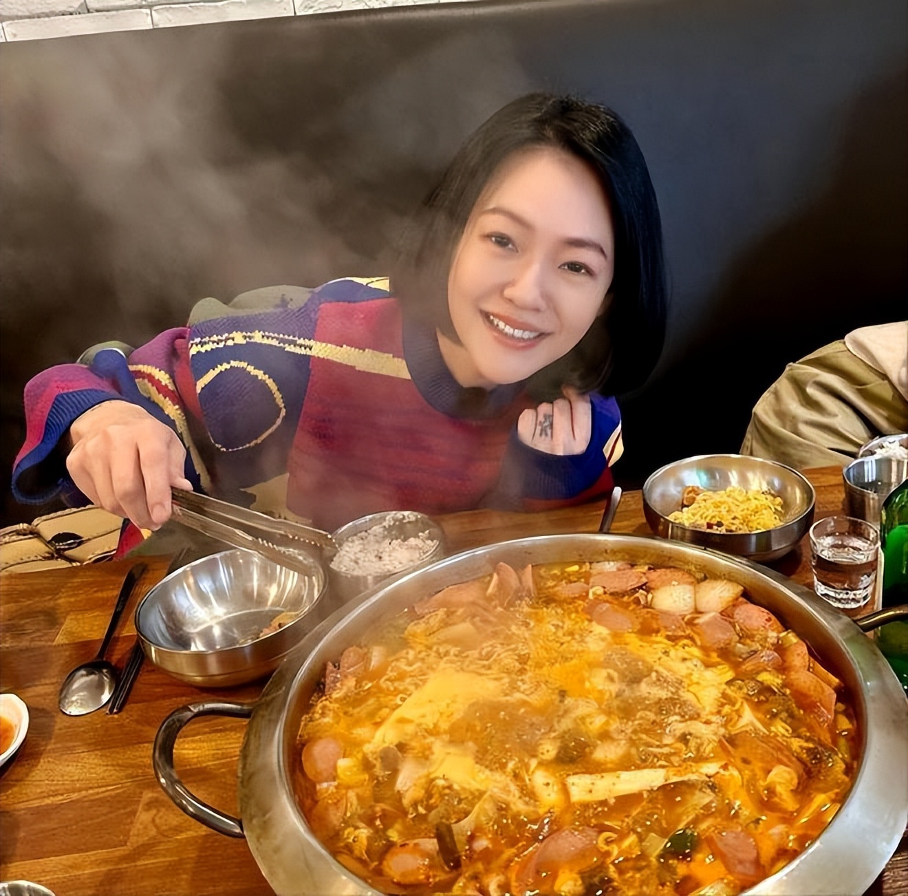 国民姐夫还是软饭姐夫？日韩过气老公争宠台湾小S力挺具俊晔