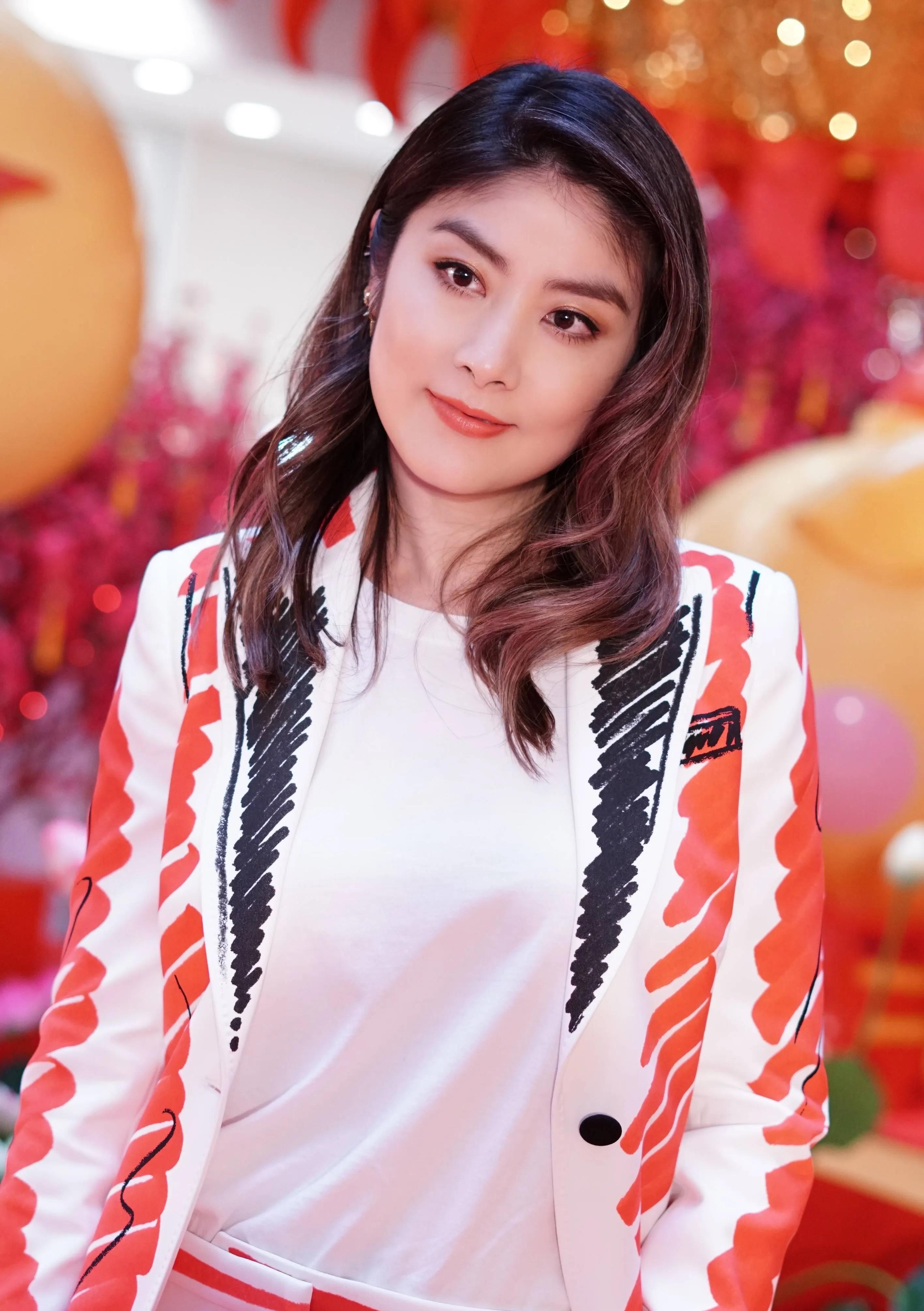 表面是普通女星实际是富豪千金,盘点娱乐圈中家世显赫的五位女星