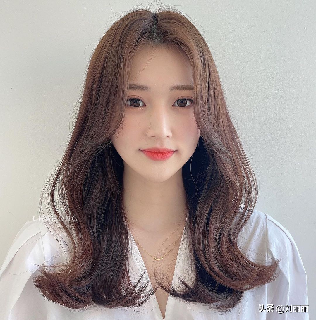 女士中短适合烫什么发型,女士碎发中短发型