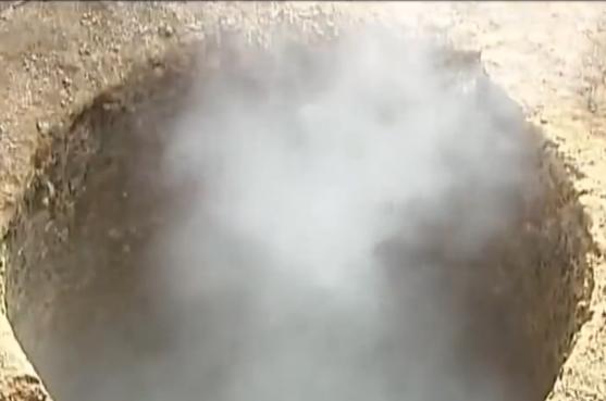 农村打井井水浑浊,打井现场井水怪异