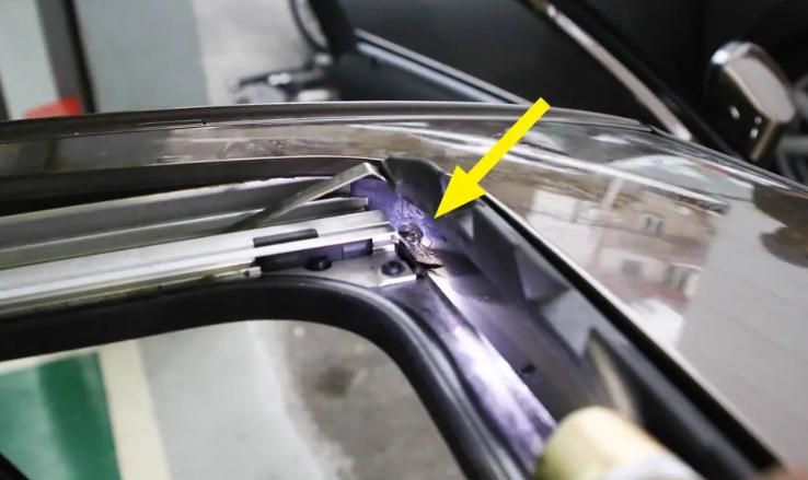 雨后车上的水渍需要清理吗,车上有积雪要不要及时清理