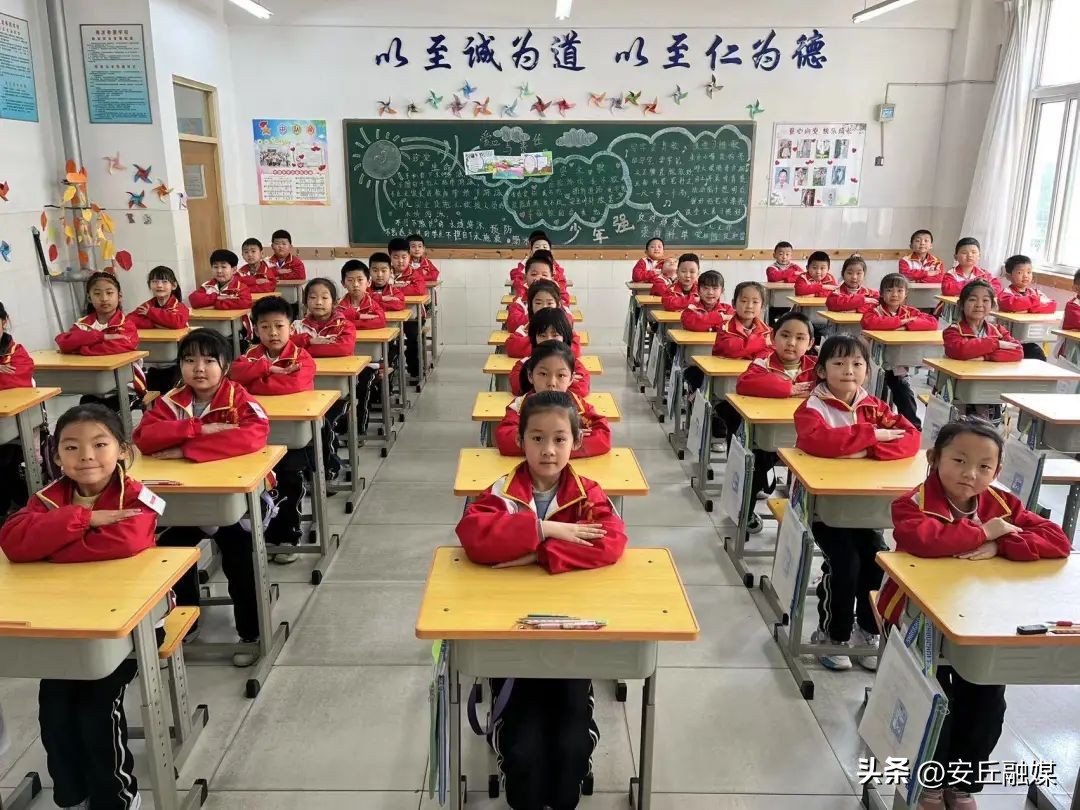 五一劳动节劳动最光荣小学一年级,小学五一劳动节社区劳动实践