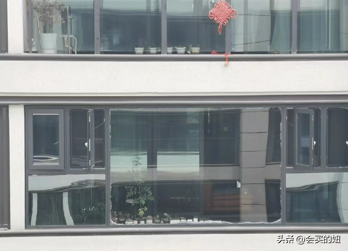 大玻璃和小玻璃哪种好,新型大玻璃应该注意些什么