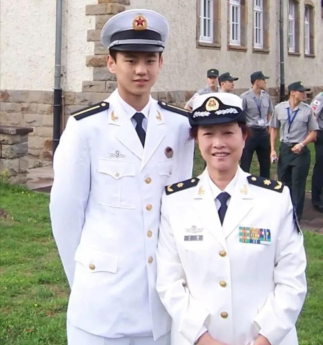 惊艳泳坛宁泽涛26岁退役现状,宁泽涛从泳坛退役后转战高尔夫