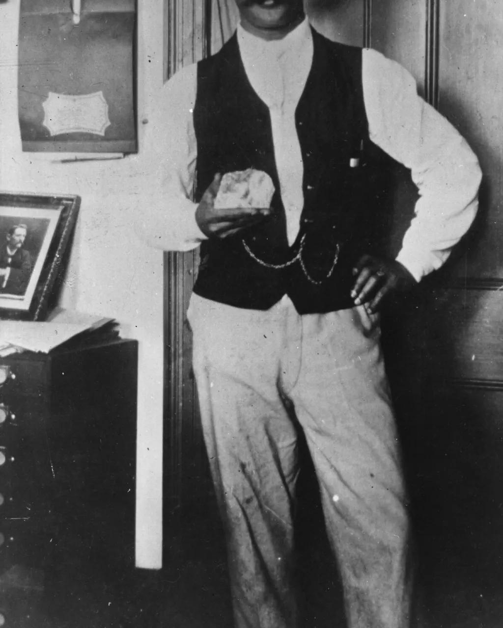 英国皇冠上的钻石来历,地球之谜的秘密