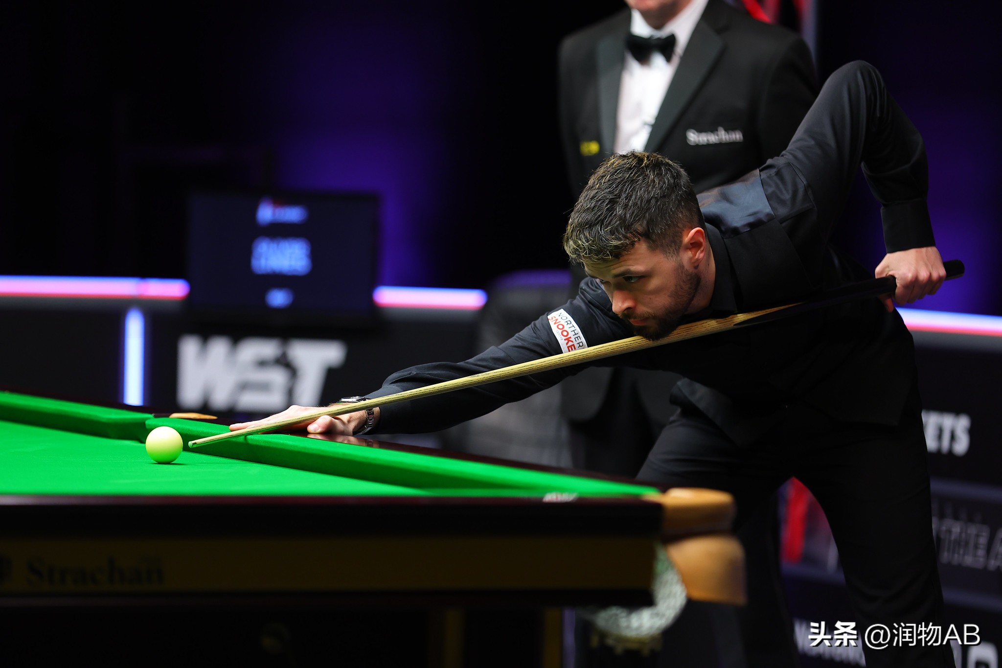 莱恩斯很开心拔“萝卜”小特称拿到资格属额外奖励；小猪复仇马威