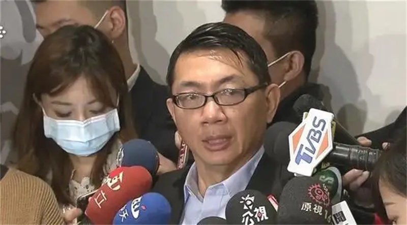 国民*党**大会上多人互殴，曾在大陆任职的台商徐正文被*倒打**在地