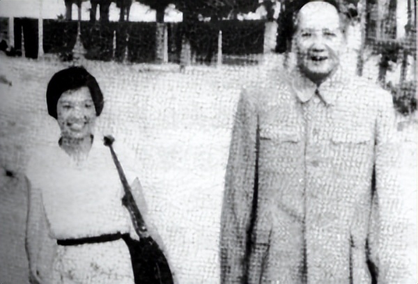 61年毛主席前往庐山，偶遇一名女舞蹈演员，不禁惊叹：好像我女儿