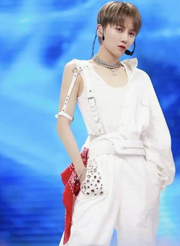 刘雨昕同款短发图片,刘雨欣短发造型图片