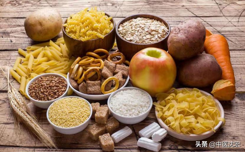 舌苔厚腻暗示六种疾病,舌苔白暗示体内有病