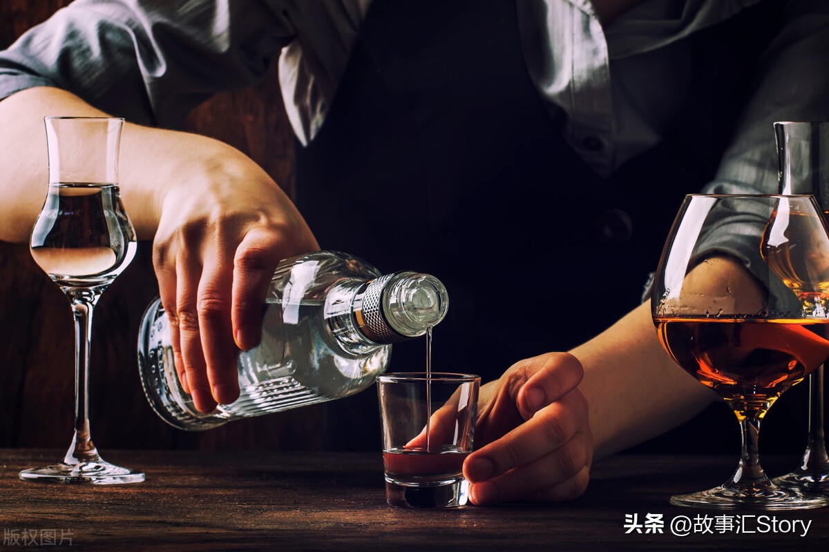 陪着俄罗斯女友回娘家，湖南人见识到了什么是战斗民族的酒蒙子