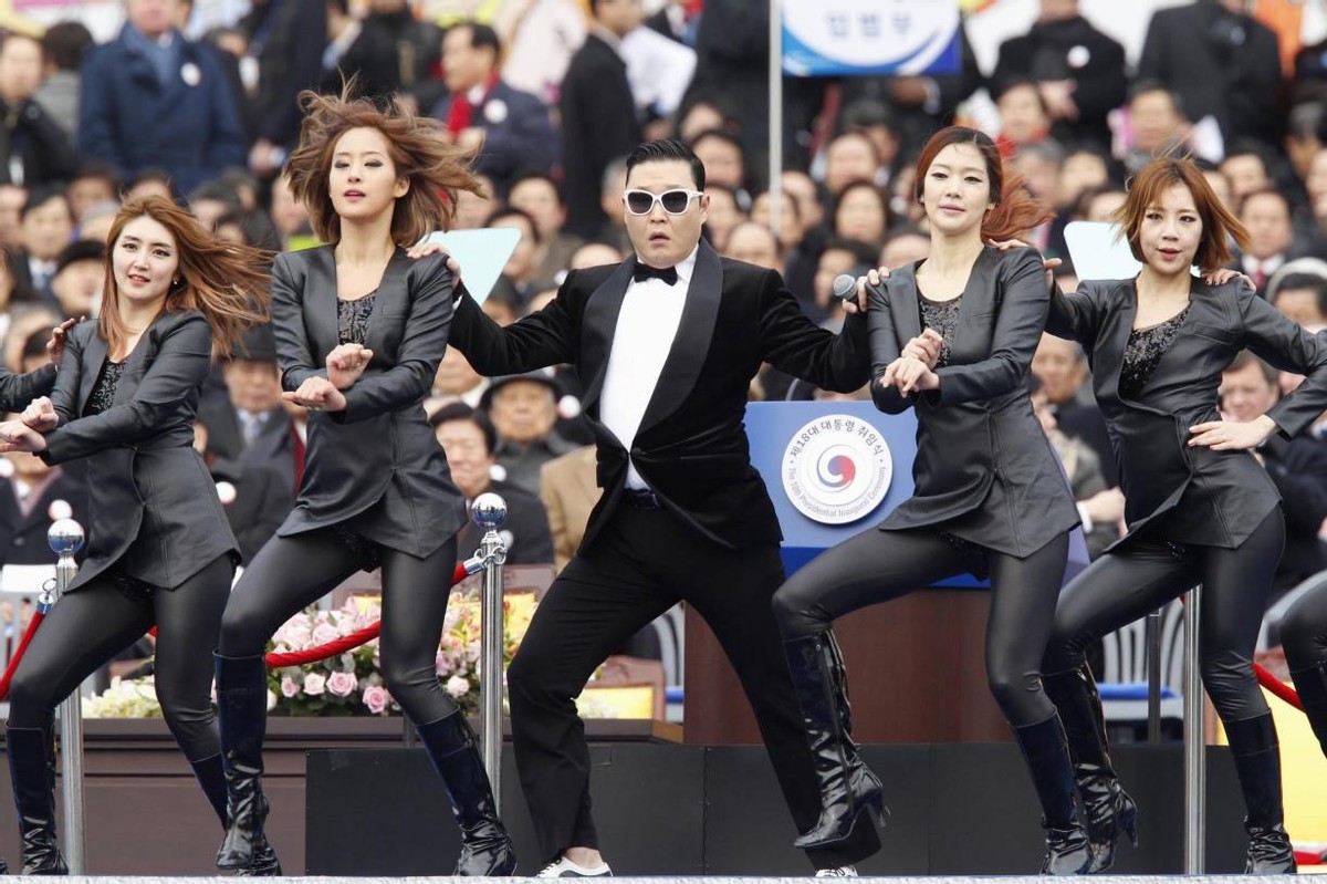 富不外露鸟叔：创造历史记录的骑马舞，却差点把他好友逼上西天？