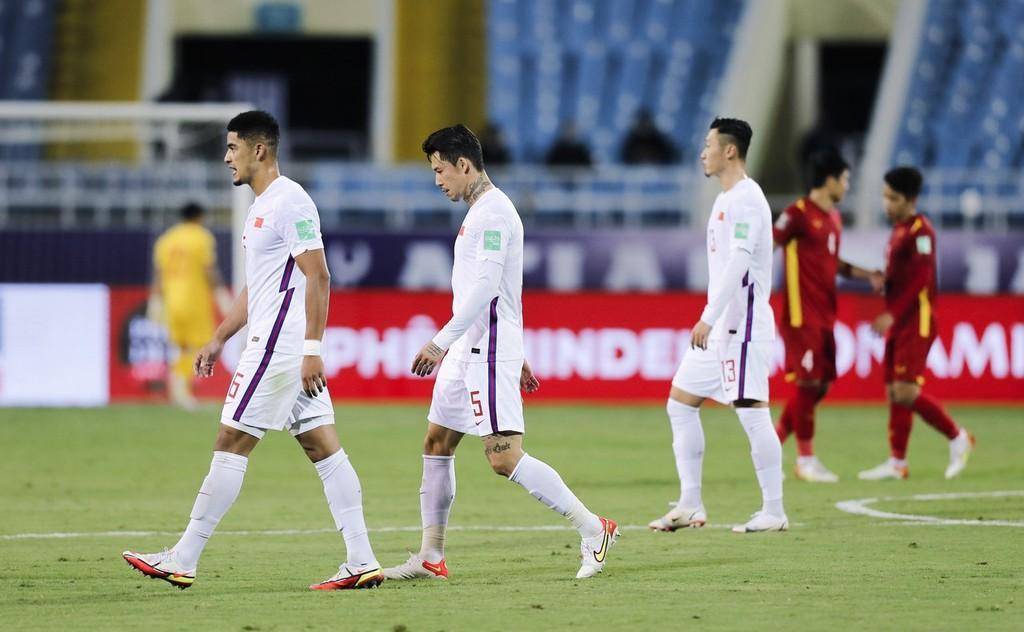 前国安名脚炮轰中国足协毒瘤，称李铁只是替罪羊！球迷：是个狠人