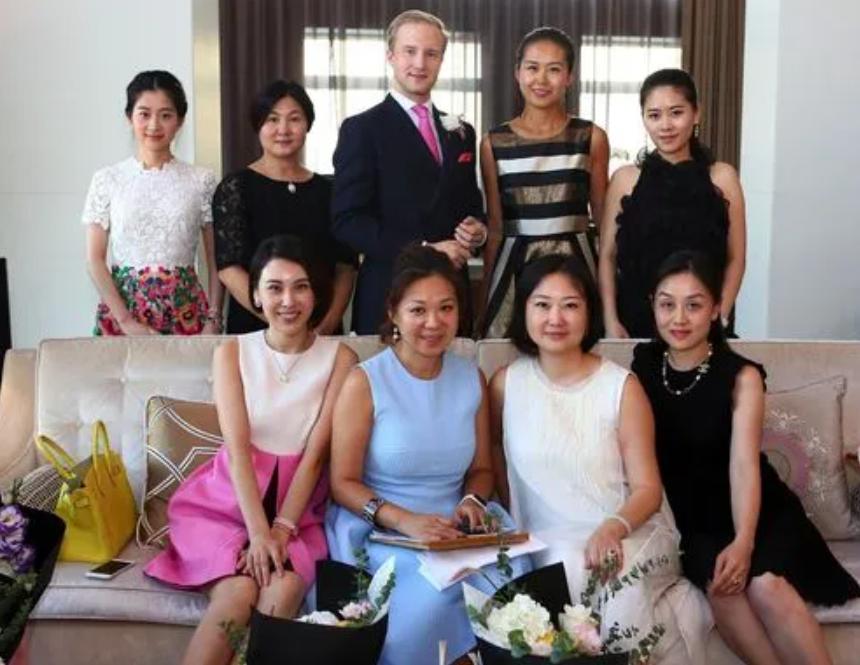 15人拼单3000一夜，名媛群聊天截图曝光，撕开当下社会虚伪遮羞布