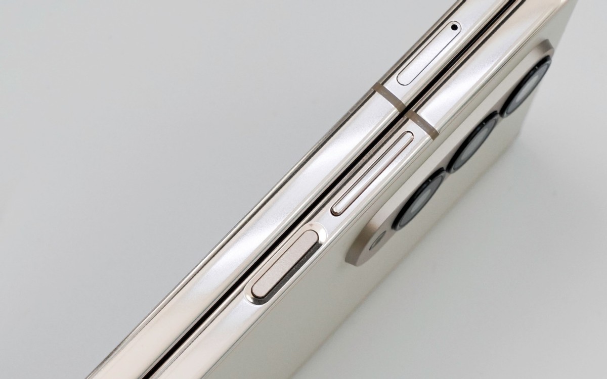 三星galaxyzfold3和4折叠屏测评,三星galaxyzfold411英寸折叠屏