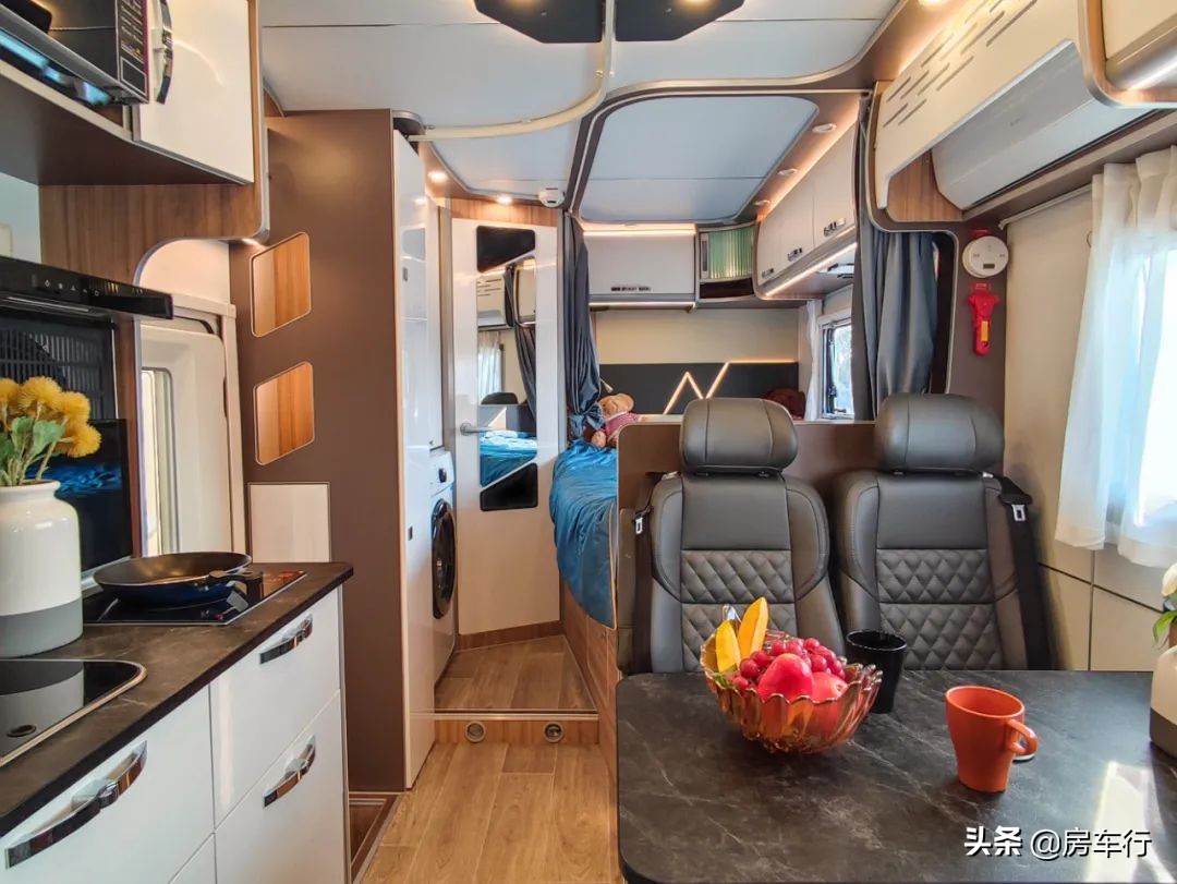 隔断式厨房，15度电+1700W太阳能，新星五十铃700P旅行官纵床版