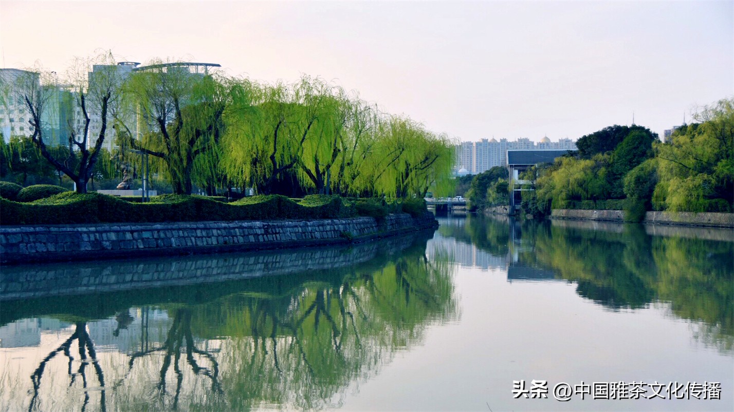 智者喜爱清泉，仁者喜爱山川