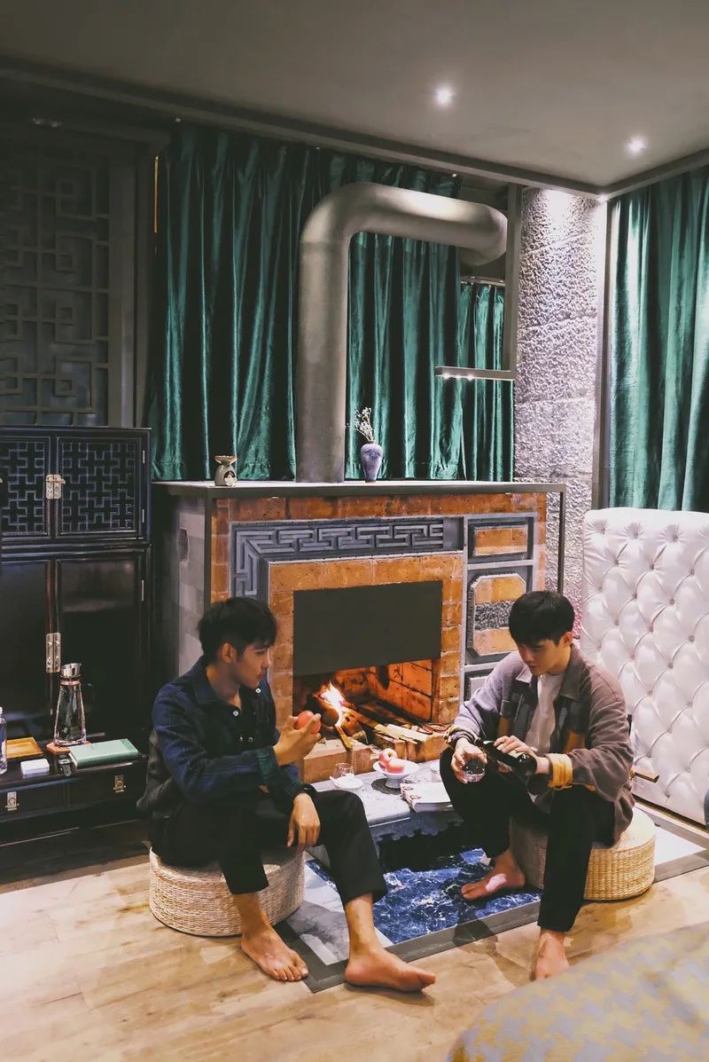 拜托！喝一杯价值8000多万的古树茶，住雪山博物馆酒店，超酷欸