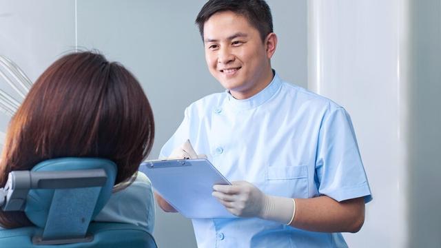 中年牙齿变形怎么办,老年人牙龈萎缩和牙齿松动怎么办