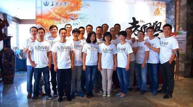 同学会穿什么衣服比较合适,同学会穿统一的服装