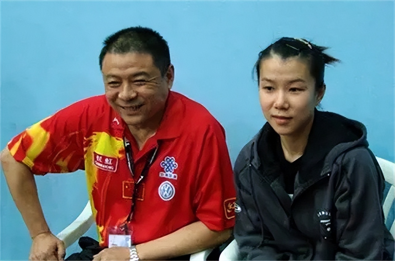 乒乓球教练王楠现在干什么,前国乒一姐王楠近况