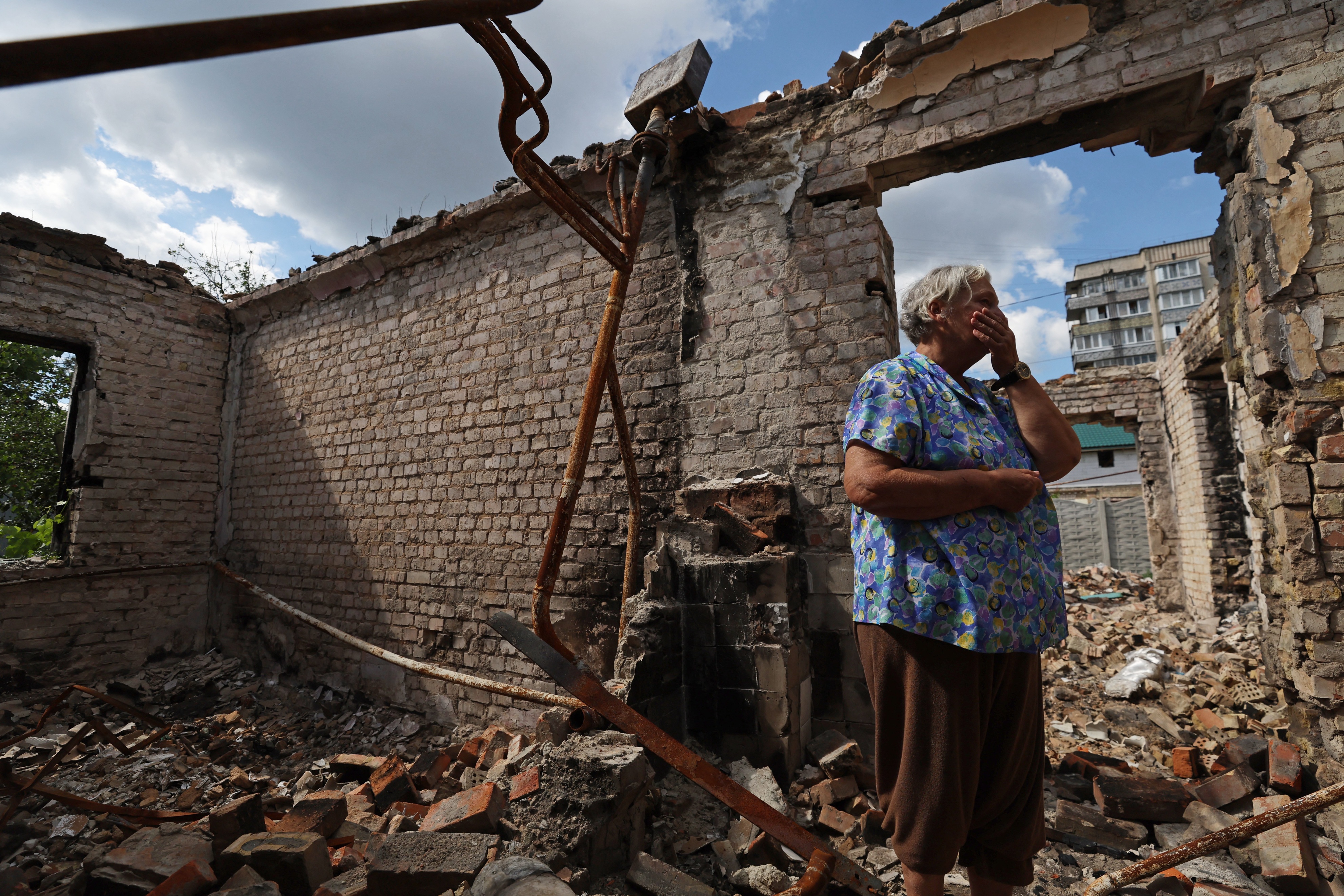 四百万乌克兰人返乡，有人冒着风险装修新家，有人抓紧结婚，只因“人生只有一次”