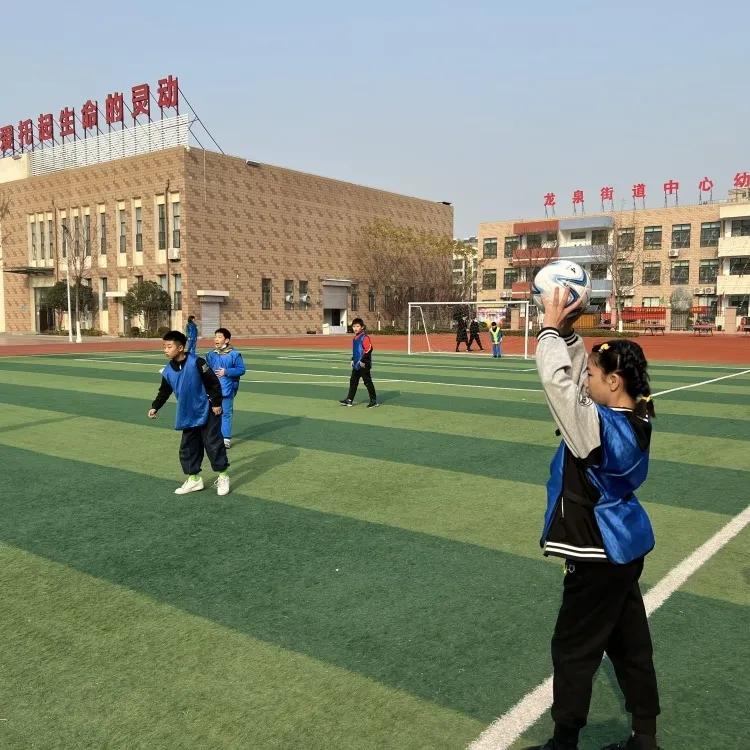 龙泉中心小学足球比赛,龙泉小学校长杯足球比赛