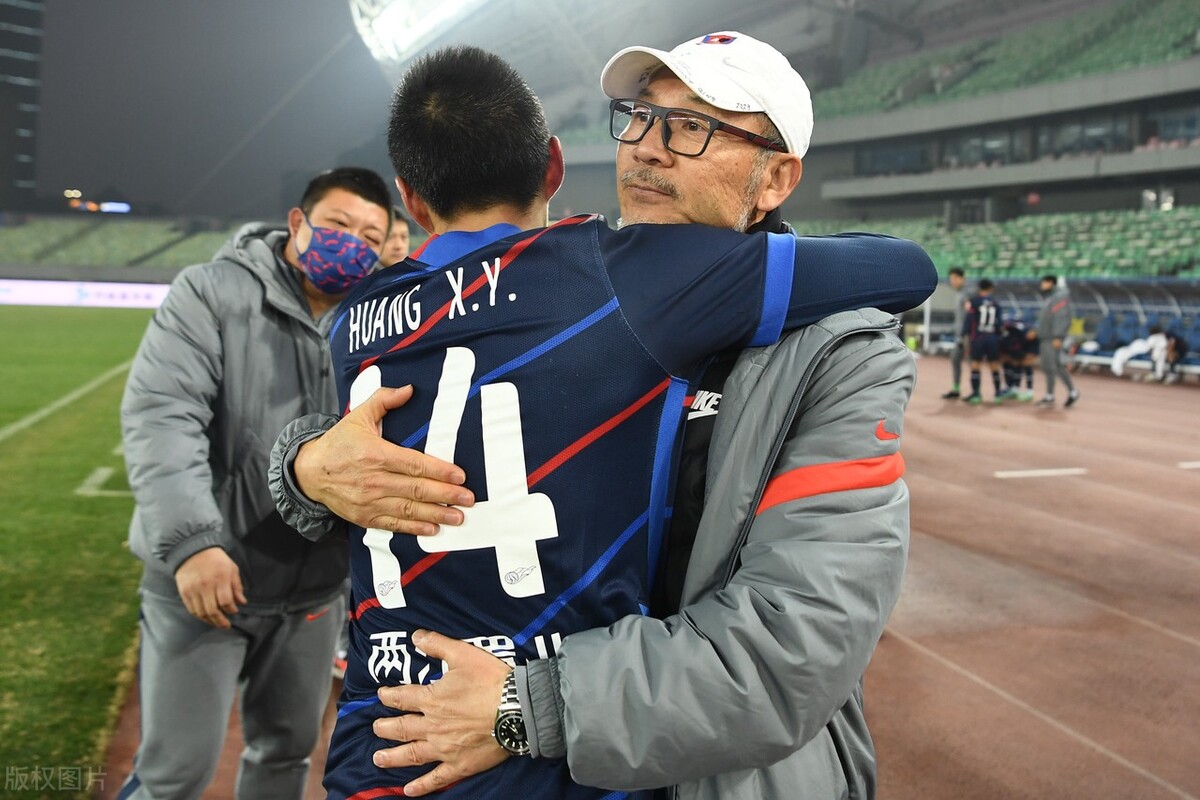 重庆两江竞技足球俱乐部主教练,重庆两江竞技足球最新消息