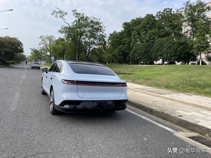 岚图追光舒适和运动模式区别,新车岚图商务车7座售价