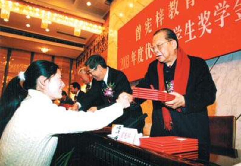 金利来创办人曾宪梓去世,金利来曾宪梓自传