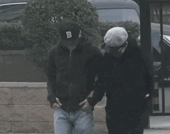 谢霆锋王菲现身机场动图图文,谢霆锋王菲现身机场视频