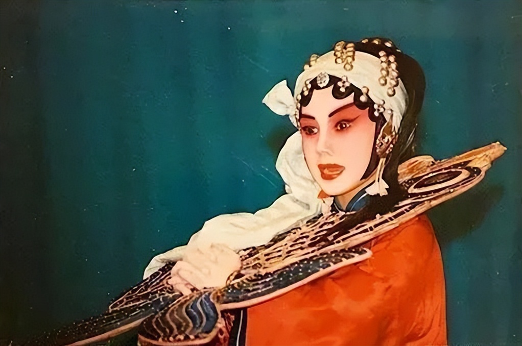 袁泉6根钢钉,袁泉走红毯打了多少明星的脸