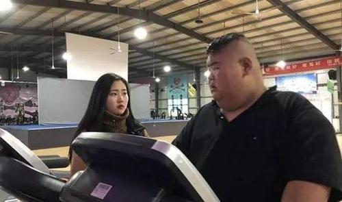 440斤帅小伙一年减去220斤,256斤小伙减掉100斤