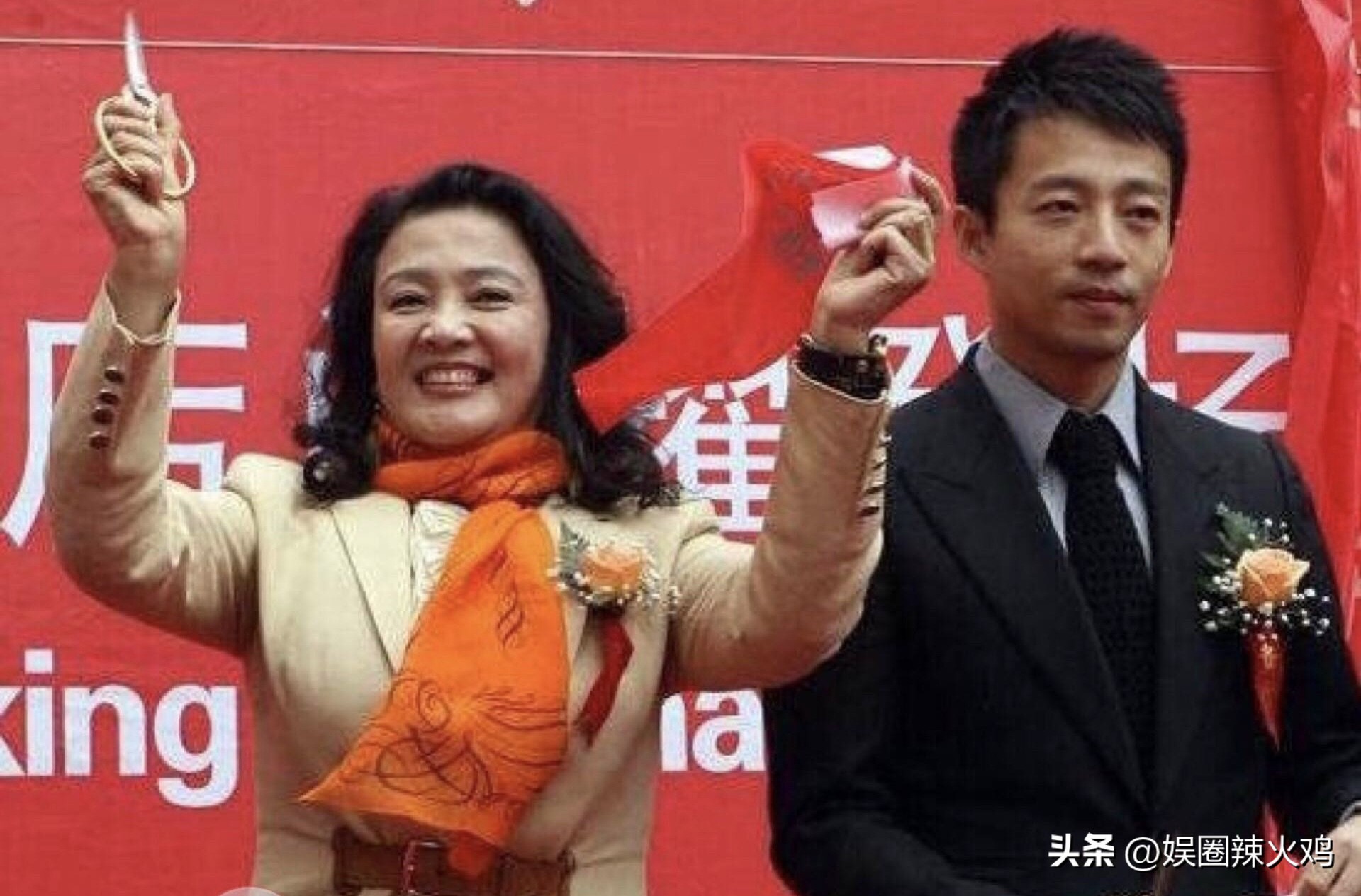 丢人到国外！张兰欠款9.8亿，小S在韩国吃牛肉好吃到爆哭！