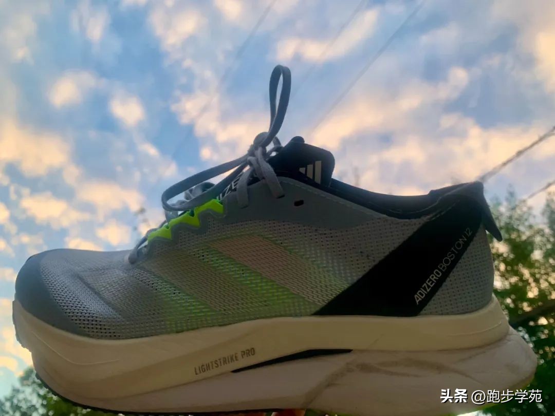 adizeroboston12耐用吗,adizeroboston12高帮和低帮测评