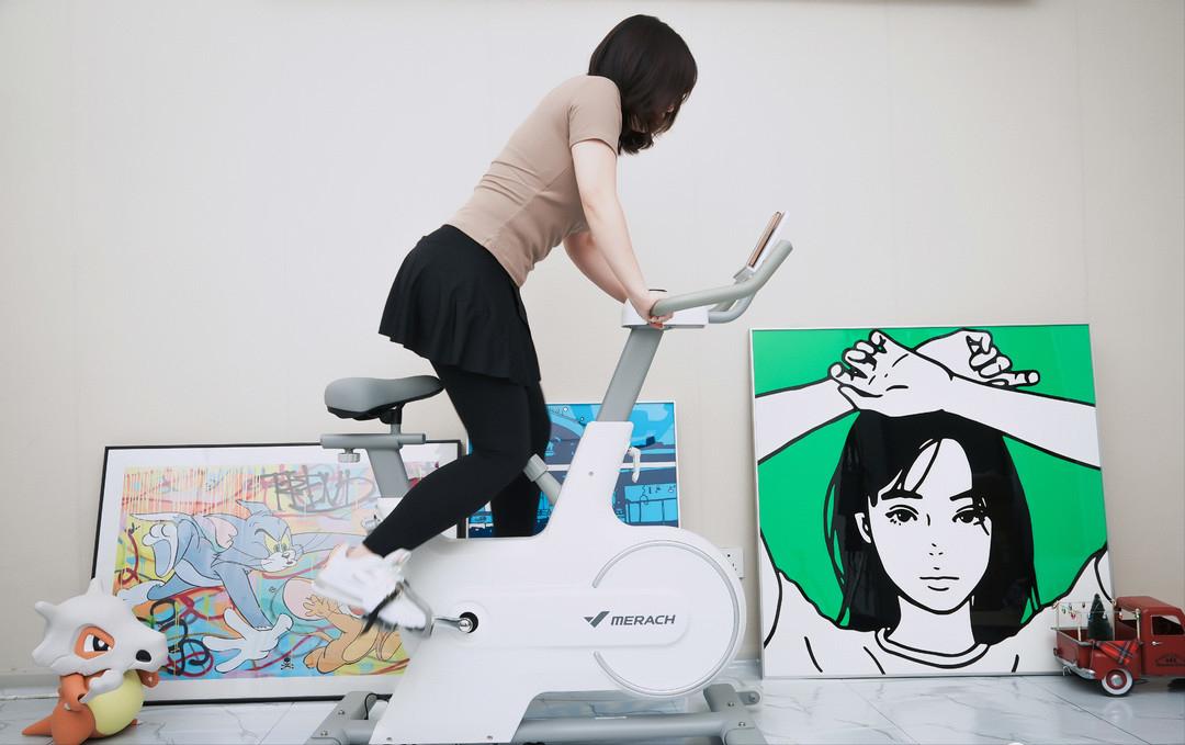 动感单车伤到膝盖了会不会很严重,动感单车不站着骑对膝盖有伤害吗