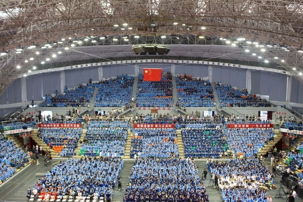 毕业典礼开成演唱会直播,大学毕业典礼演唱会完整版