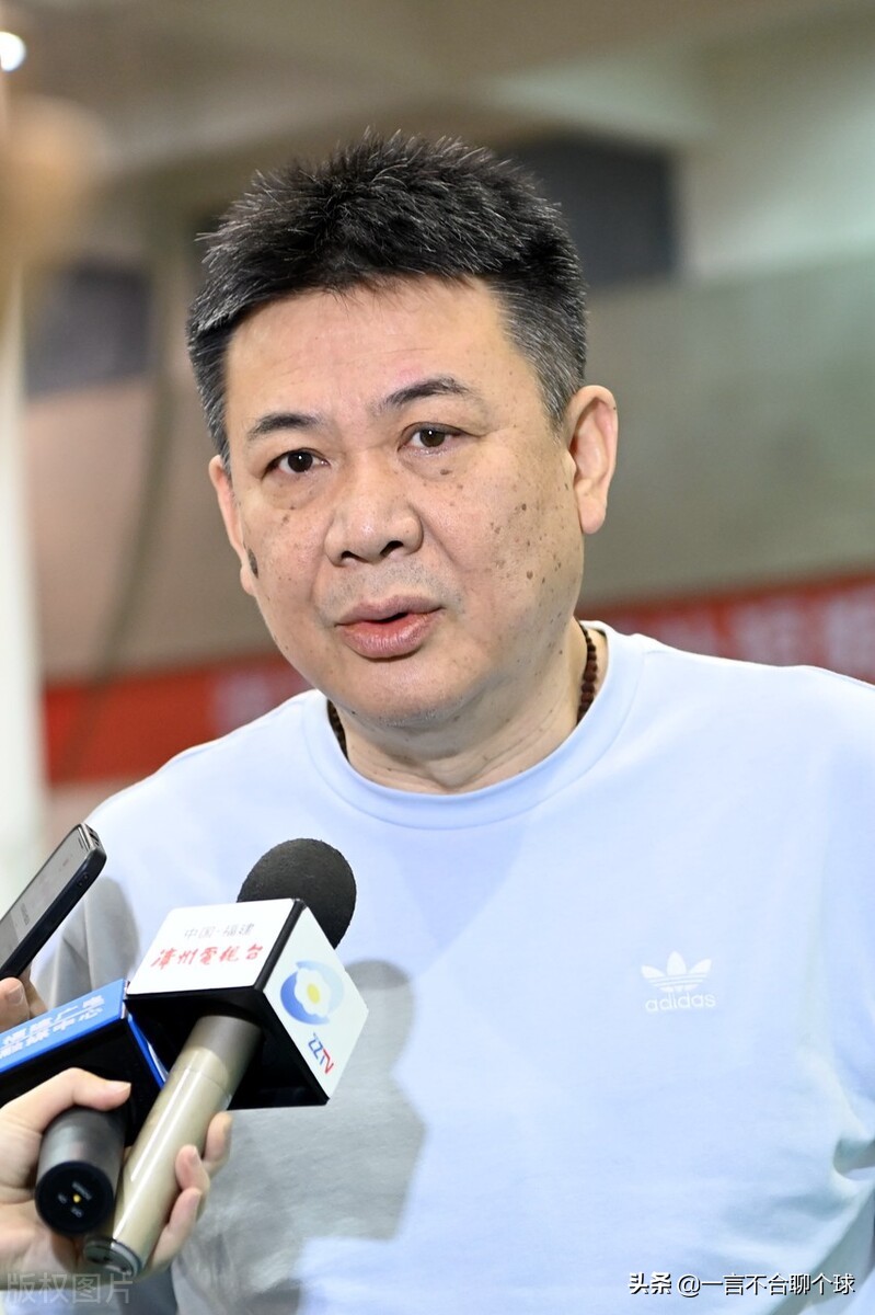 中国女排无缘直通巴黎蔡斌采访,蔡斌缺席世联赛原因