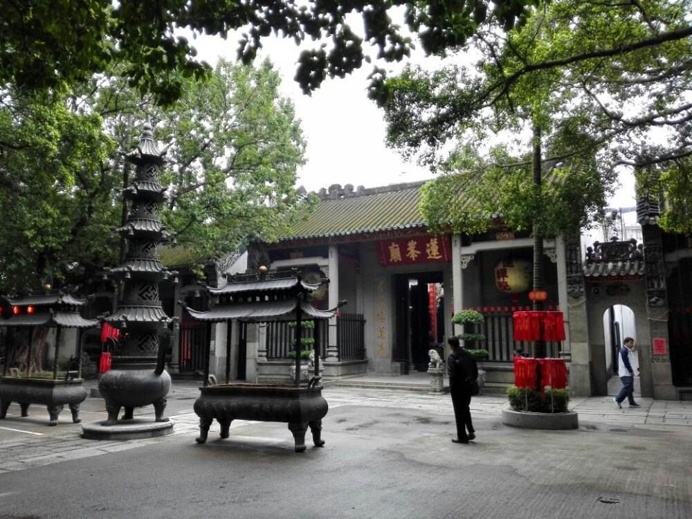 一头猪如果养一辈子能长多大？2200斤的猪王：不是神猪却胜似神猪